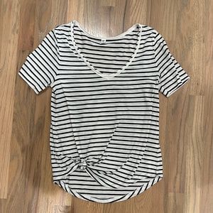 Black and white striped shirt sleeves top